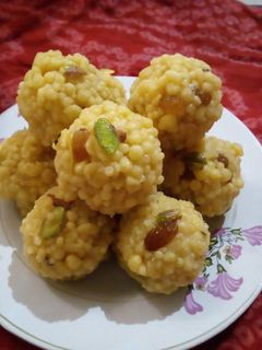 બુંદી ના લાડુ (Bundi Ladu Recipe In Gujarati) રેસીપી મુખ્ય ફોટો