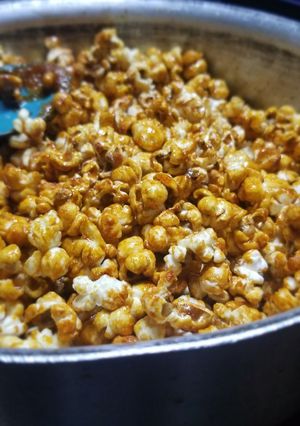 Una foto de Palomitas Acarameladas Caseras 💙🤤🍿