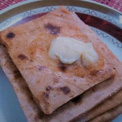 A picture of Tomato Parathas.