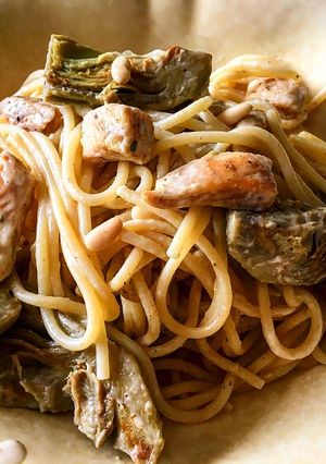 Foto principal de Pasta a los quesos con alcachofas y pollo