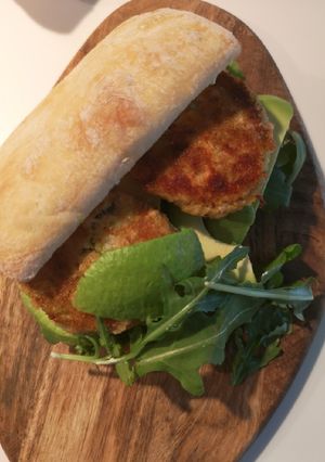 A picture of Garlicky Salmon burger.