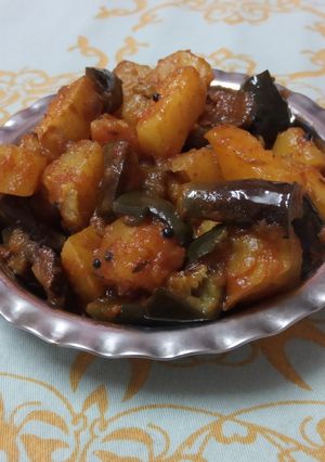 રીંગણ બટાકાનું શાક રેસીપી મુખ્ય ફોટો