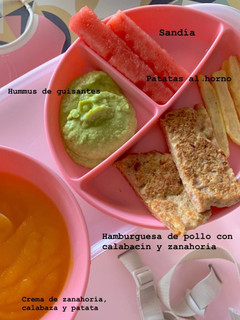 Una foto de BLW ideas (Burger de pollo con calabacín y zanahoria y hummus de guisantes)