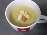 Crema fría de calabacín, puerros y manzana