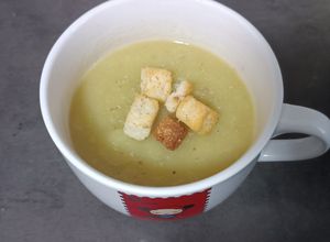 Foto principal de Crema fría de calabacín, puerros y manzana