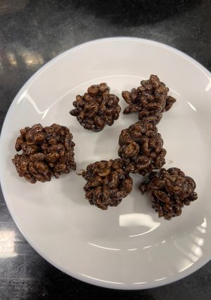 A picture of Jowar puff laddo.