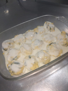 Una foto de Huevos con calabacín y bechamel