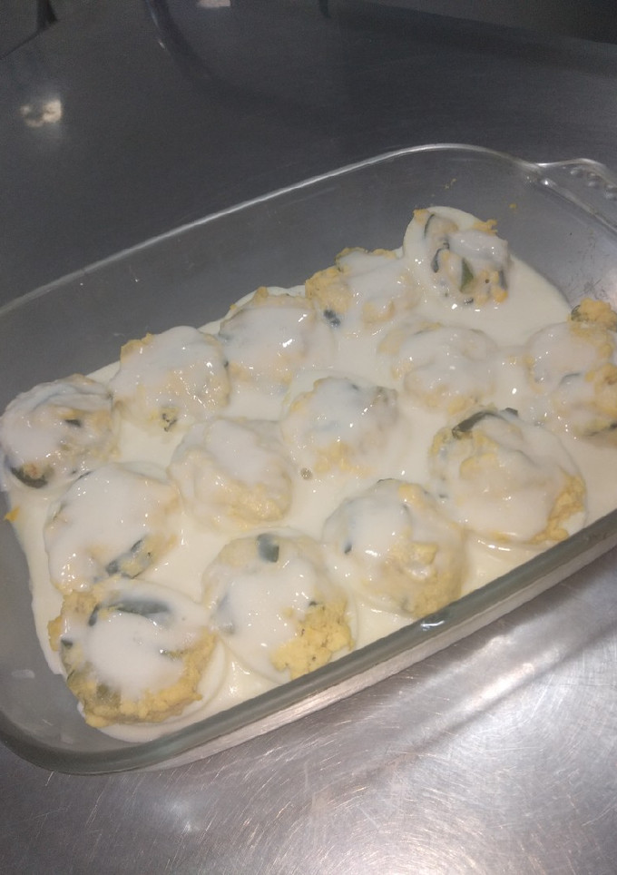 Una foto de Huevos con calabacín y bechamel