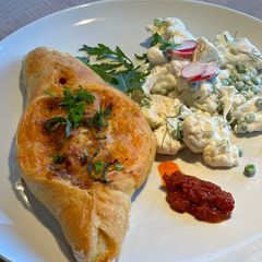 A picture of Turkish Pide.