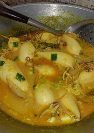 Foto resep Cumi isi tahu telur bumbu kuning