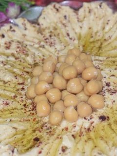 صورة لوصفة سلطة الحمص بالطحينة (المسبحة السورية)
