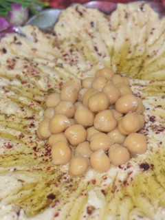 صورة لوصفة سلطة الحمص بالطحينة (المسبحة السورية)