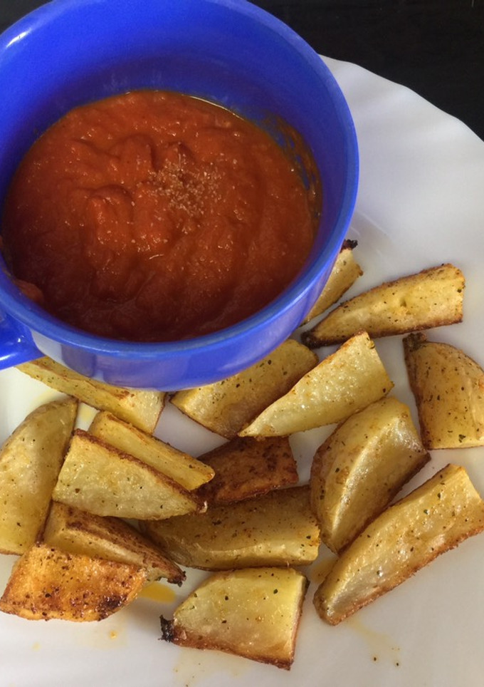 Una foto de Patatas gajo especiadas con salsa brava