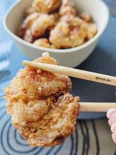 Una foto de Tori no karaage –pollo frito al estilo japonés–