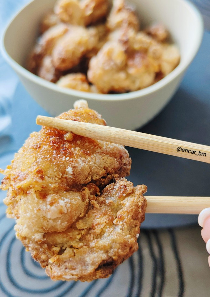 Una foto de Tori no karaage –pollo frito al estilo japonés–