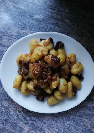 Una foto de Ñoquis a la morcilla