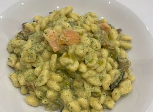 Foto di Cavatelli Freschi con Crema di Zucchine, Melanzana e Salmone Affumicato
