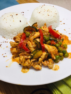 Könnyű, zöldséges csirkeragu recept fotója