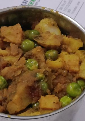 A picture of Dry aloo matar ki sabzi.