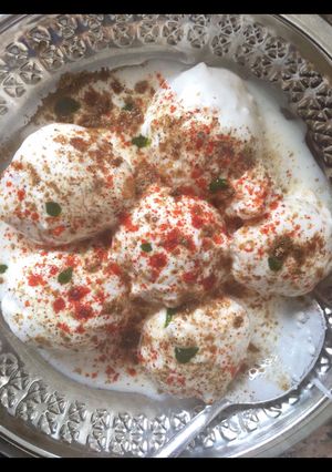 A picture of Dahi vada.