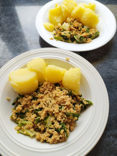 Una foto de Acelgas con soja y patatas (vegetariano)