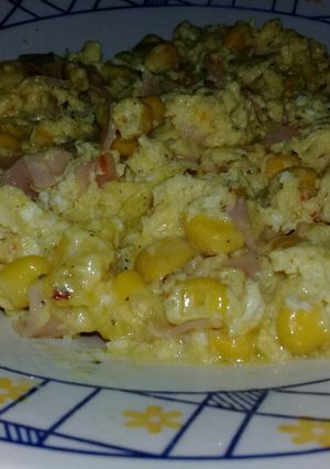 Una foto de Revuelto de huevo y algo más...😋