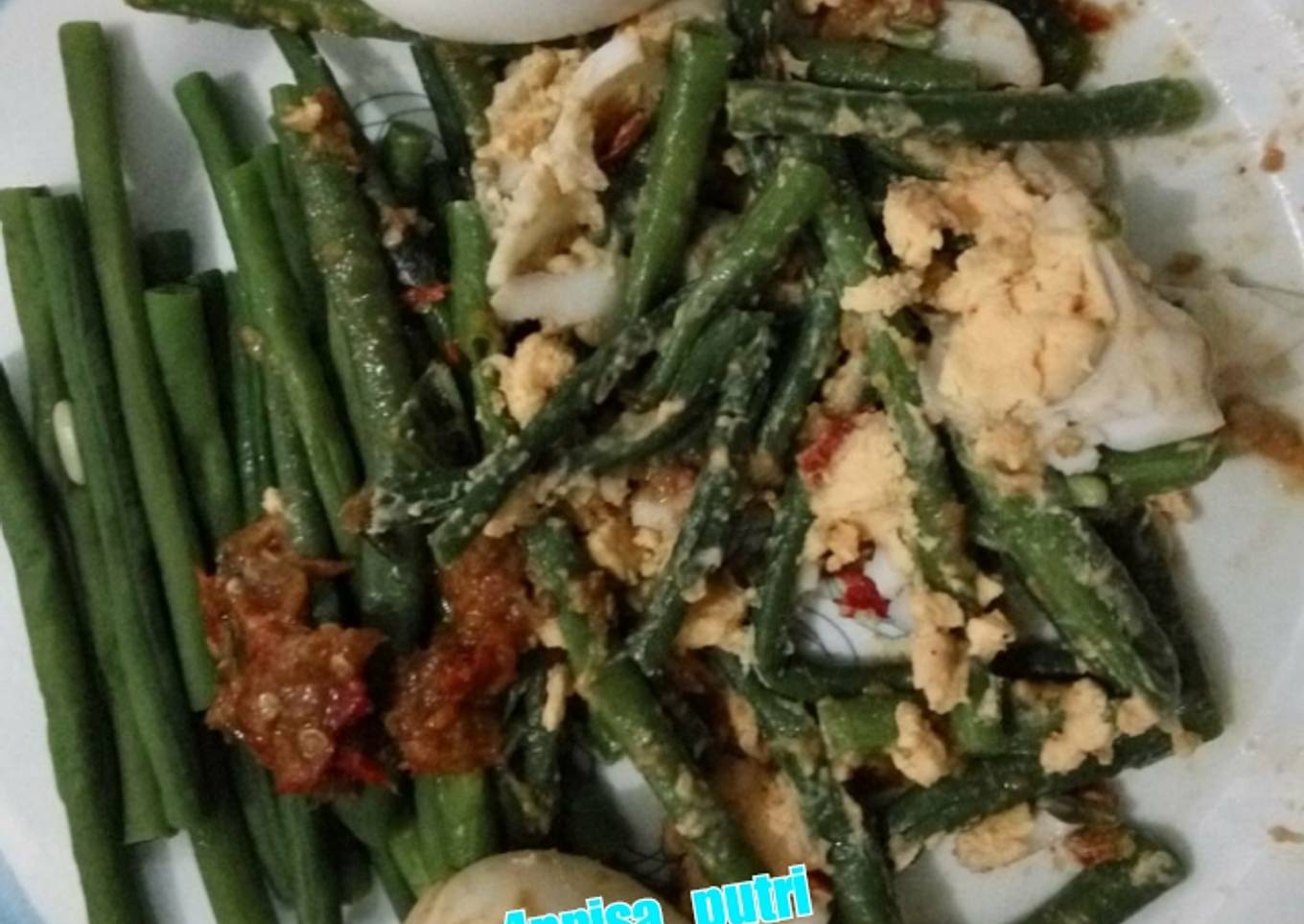 Kacang panjang & telur bebek rebus dengan sambal kemiri bakar