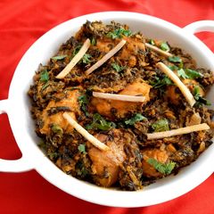 A picture of Methi Murgh.