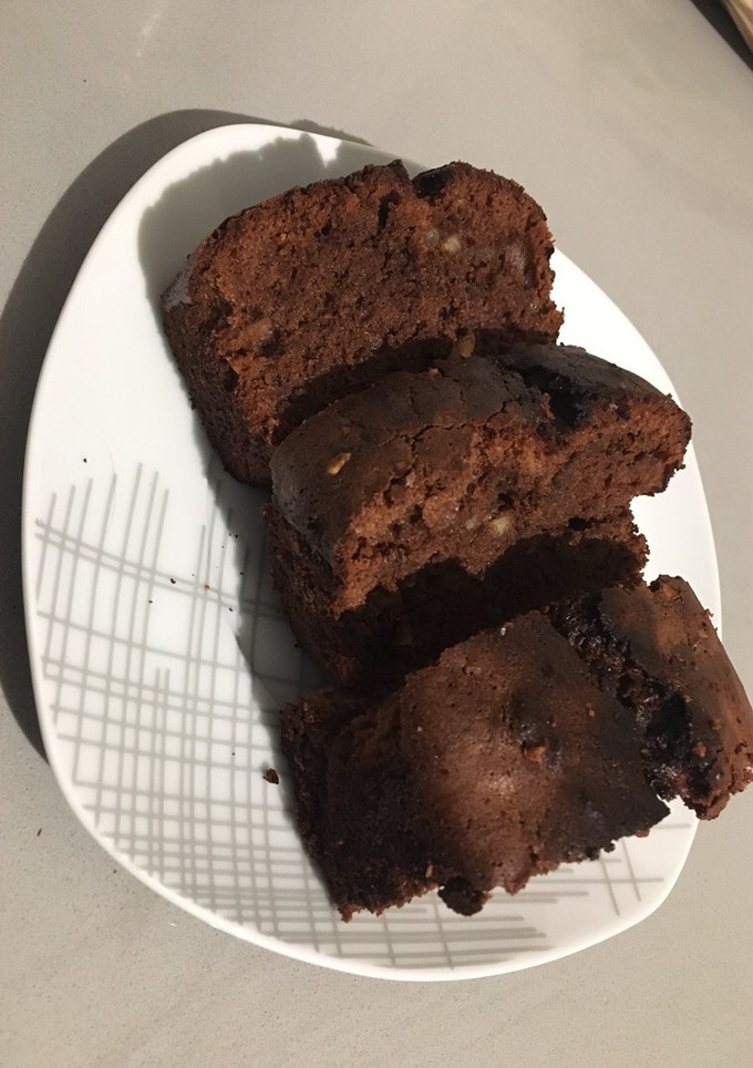 Una foto de Bizcocho cremoso de chocolate con leche y nueces