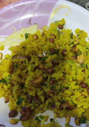 पोहा (poha recipe in Hindi) रेसिपी मुख्य फोटो