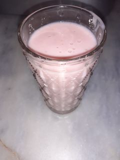صورة لوصفة سموثي بالفرولة