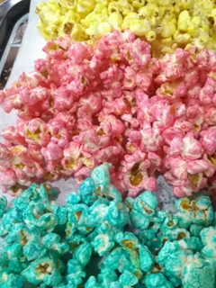 Una foto de Palomitas de colores🍿🔴🟠🟡🟢🔵🟣