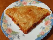 Una foto de empanada de pollo jugosas