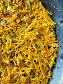 Una foto de Fideos con carne picada, ajos tiernos y coliflor