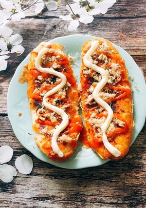 Hình của món Bánh mì nướng muối ớt đơn giản mà ngon.