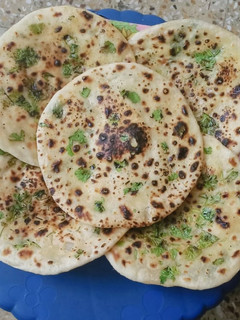 ચીઝ ગાર્લિક નાન (Cheese Garlic Naan Recipe in Gujarati) રેસીપી મુખ્ય ફોટો