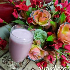 A picture of Strawberry shake.