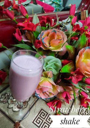 A picture of Strawberry shake.