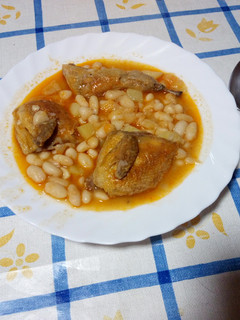 Una foto de Alubias blancas con codorniz