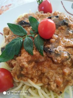 Ízes, pulykahúsos spegetti, gombával recept fotója
