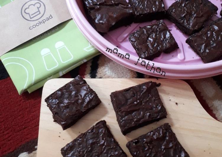 Resep: Chewy brownies oven tangkring + tips sukses shiny crust Yang Sederhana