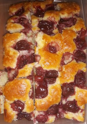 Gyors, olcsó meggyes süti recept fotója