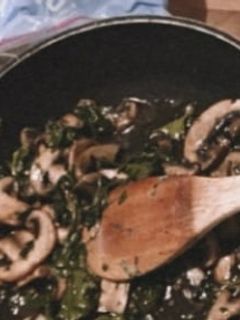 Foto de Salteado de Cogumelos com Espinafres