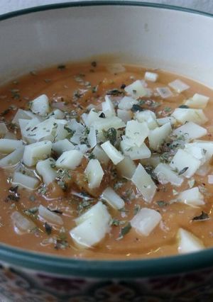 Una foto de Crema de calabaza con queso y orégano