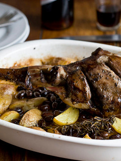 Una foto de Cordero asado con hierbas provenzales