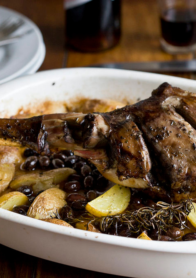 Una foto de Cordero asado con hierbas provenzales