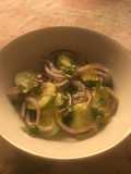 Ensalada de pepino con cebolla