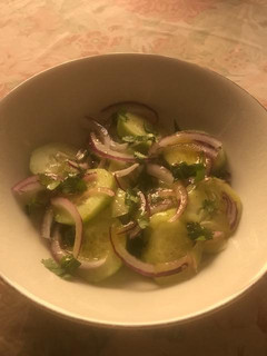 Una foto de Ensalada de pepino con cebolla