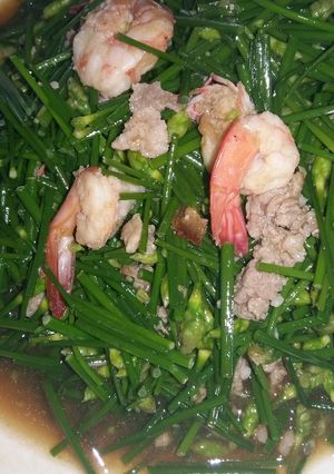 รูปของ กุ้งหมูผัดดอกไม้กวาด(กุ้ยช่าย)