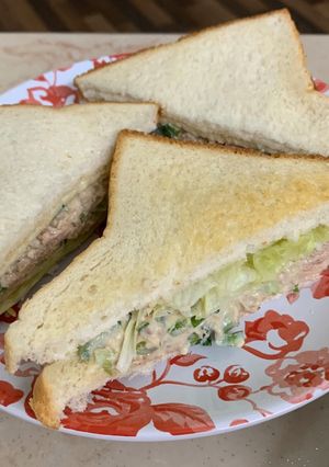 صورة لوصفة مثلثات التونة اللذيذة 🥪🥪